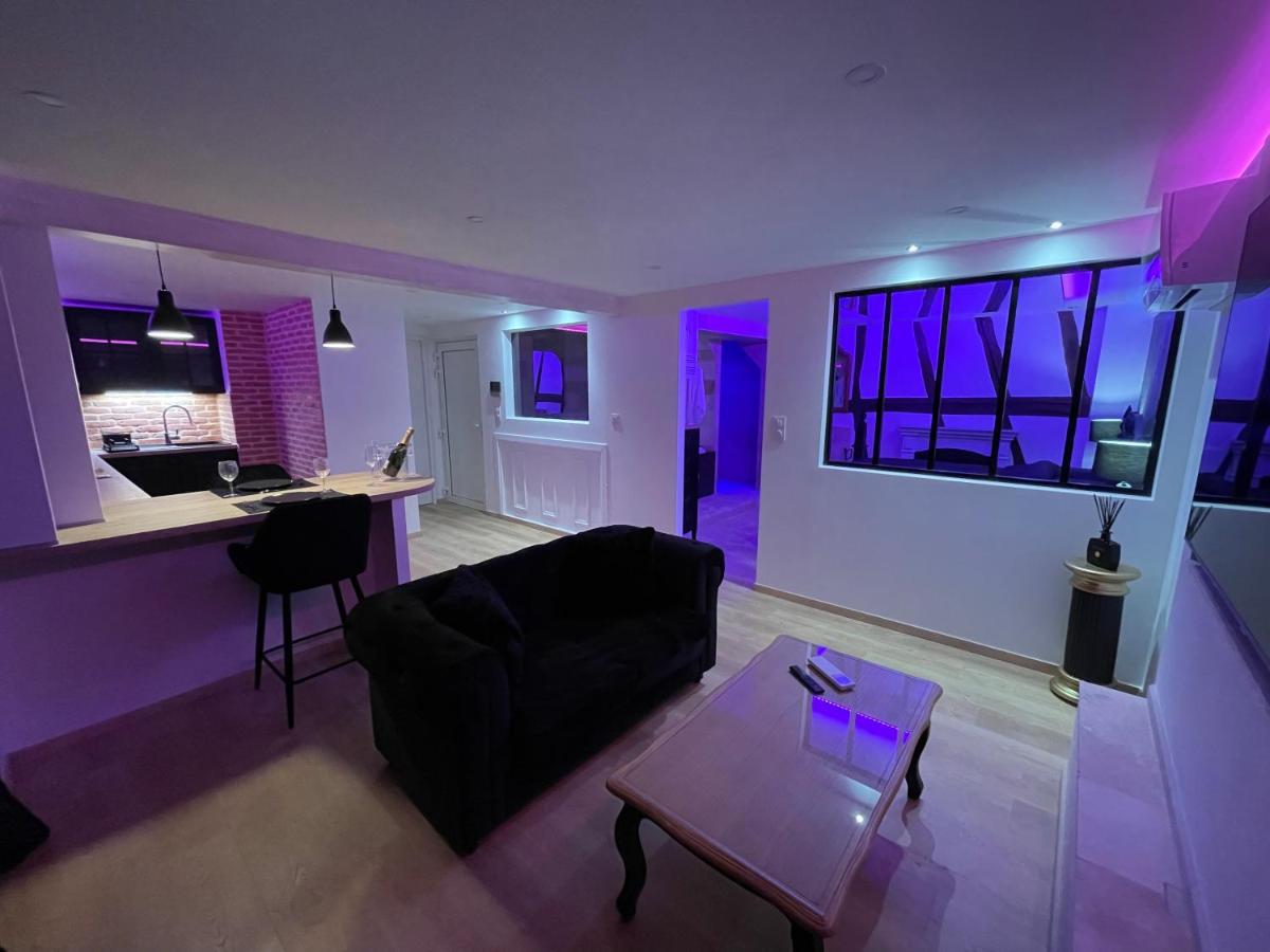 Le Jacuzzi Apartment